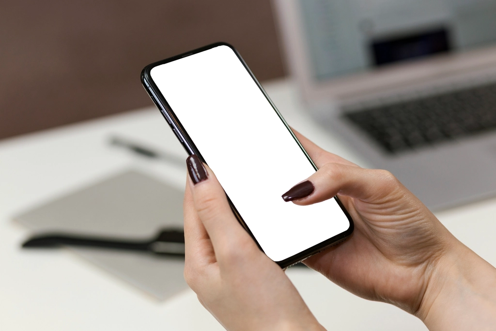 Free smartphone screen mockup photo